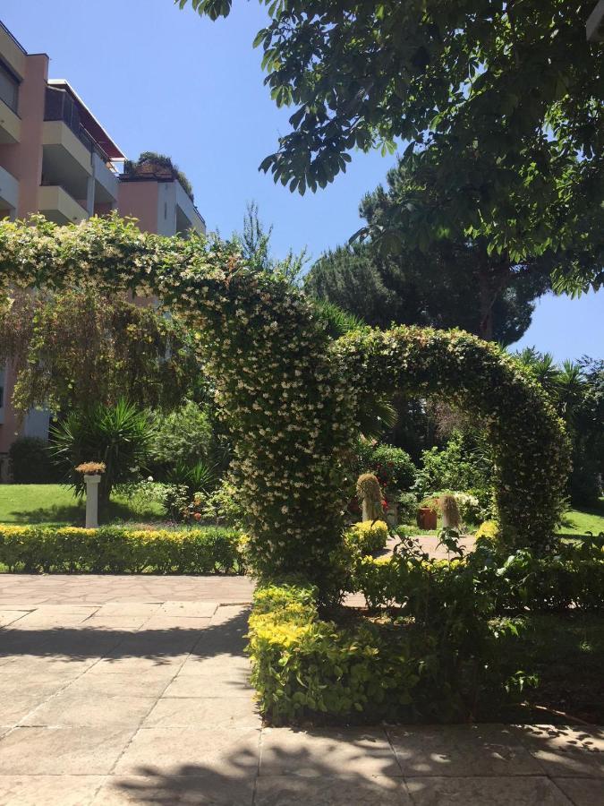 Parco Tirreno Hotel Rome Exterior photo